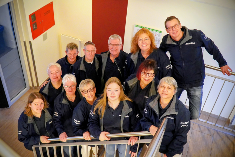 Mit der Uraufführung „Alice weer up Fuerte“ von Stefan Erdmann geht die Theatergruppe "De Dörpkrug-Spölers" aus Ihrhove 2019 auf die Bühne im Rathaussaal der Gemeinde Westoverledingen.